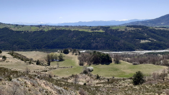 Vue sur le Petit Buëch et les montagnes de Haute-Provence depuis La-Roche-des-Arnauds