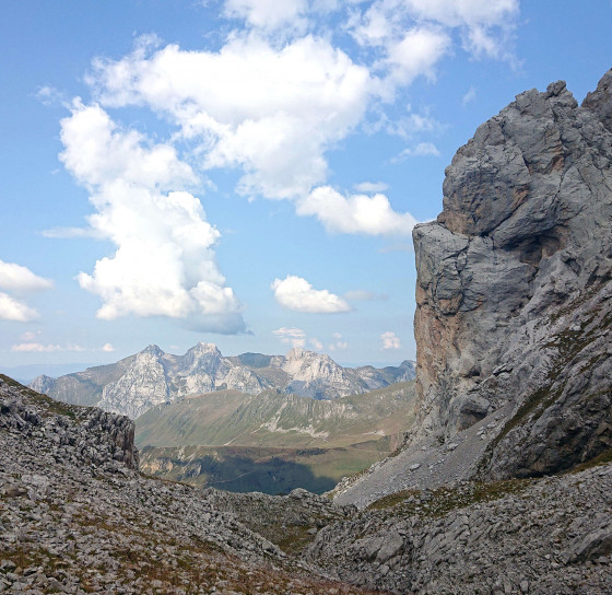 Vue sur le Pic de Jallouvre, la Pointe Blanche et la Pointe du Midi (massif des Bornes)