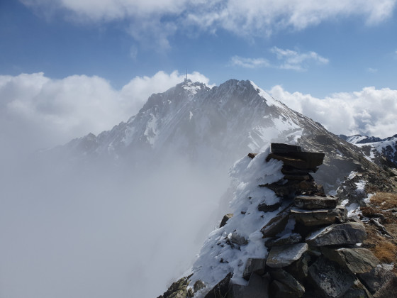 Vue sur Le Pic du Midi de Bigorre depuis le Pic Crémat (2630m)