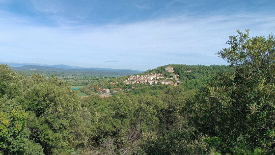 Vue sur le village d'Esparron