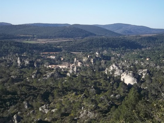Vue sur le village de Mourèze