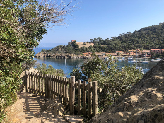 Vue sur le village de Port-Cros