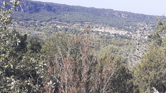 Vue sur le village de Quinson