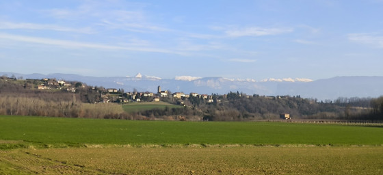 Vue sur le village de St Bonnet de Chavagne et le Vercors enneigé