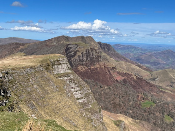Vue sur les cr&ecirc;tes d'Iparla depuis le sommet de l'Astate