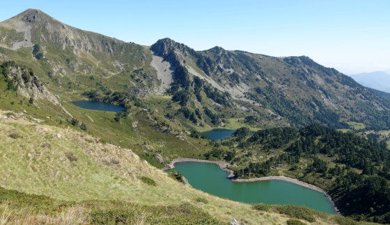 Vue sur les lacs depuis la crête