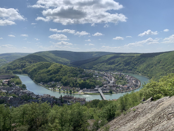 Vue sur les m&eacute;andres de la Meuse &agrave; partir de la Roche &agrave; Sept Heures