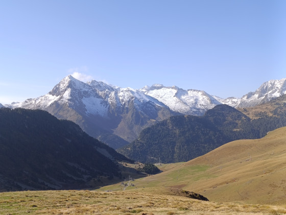 Vue sur les montagnes enneigées