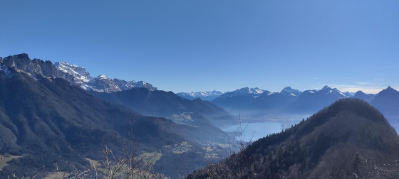 Vue sur les sommets du bout du lac