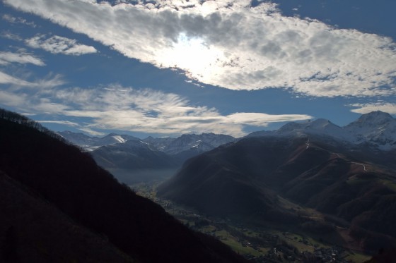 Vue sur les sommets enneig&eacute;s