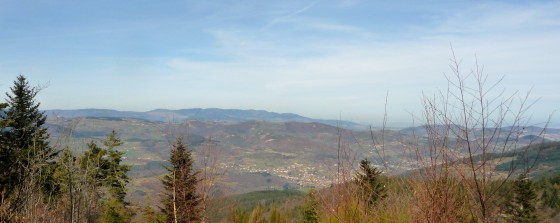 Vue sur les vallées du Pilat depuis le Suc de Vent