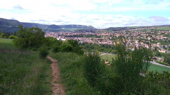 Vue sur Millau et le viaduc