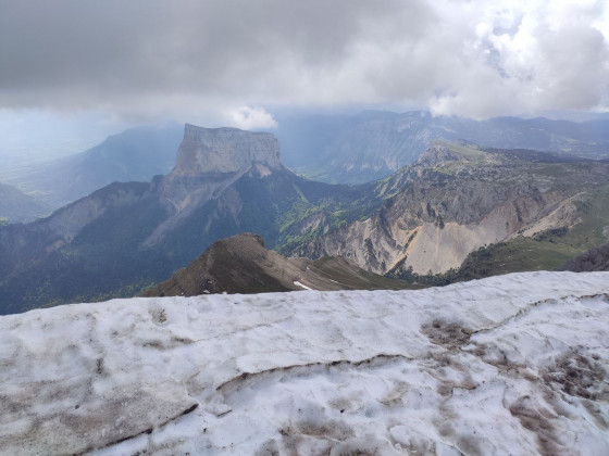 Vue sur mont Aiguille depuis le sommet du Grand Veymont