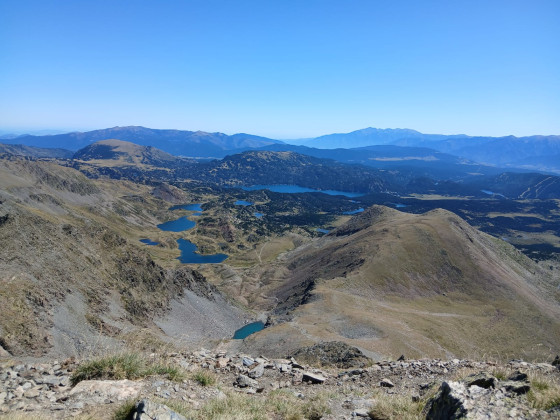 Vue sur plusieurs lacs