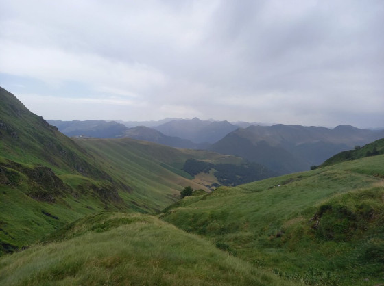 Vue sur sommets et vallée au niveau de la première montée