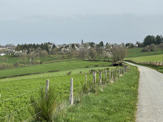 Vue sur St-Gervais-d'Auvergne et son église