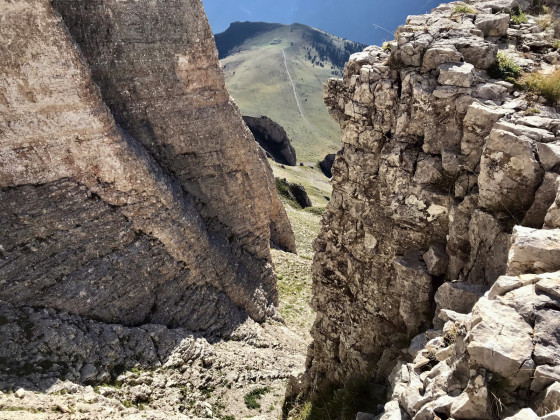 Vue sur un couloir parallèle à la cheminée Vue sur un couloir parallèle à la cheminée