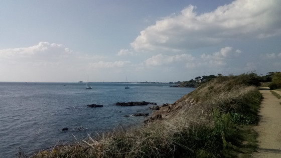Vue vers Locmariaquer depuis le chemin du petit mousse