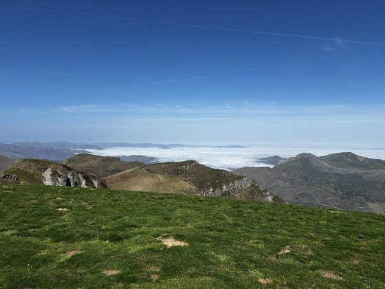 Vue vers St Jean Pied de Port au dessus des nuages !