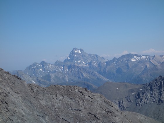 Zoom sur le Mont Viso et à droite le Crête de la Taillante