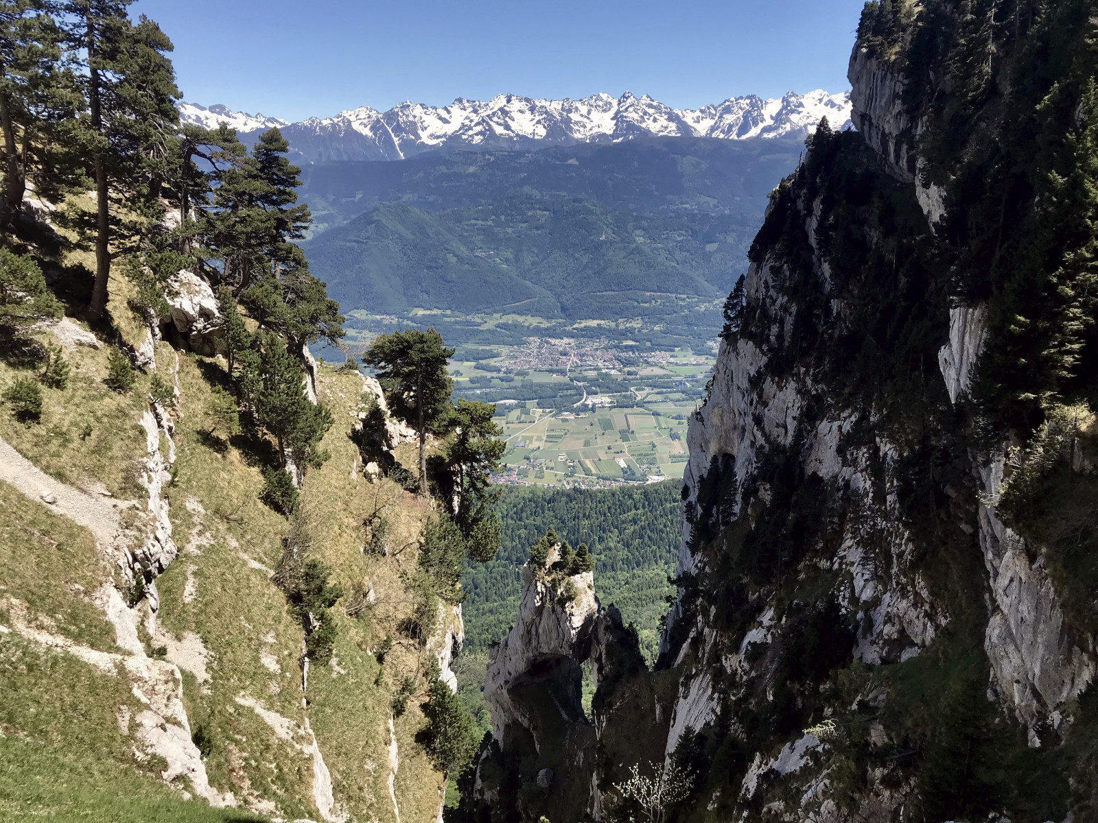 L'Arche Miracle face à Belledonne