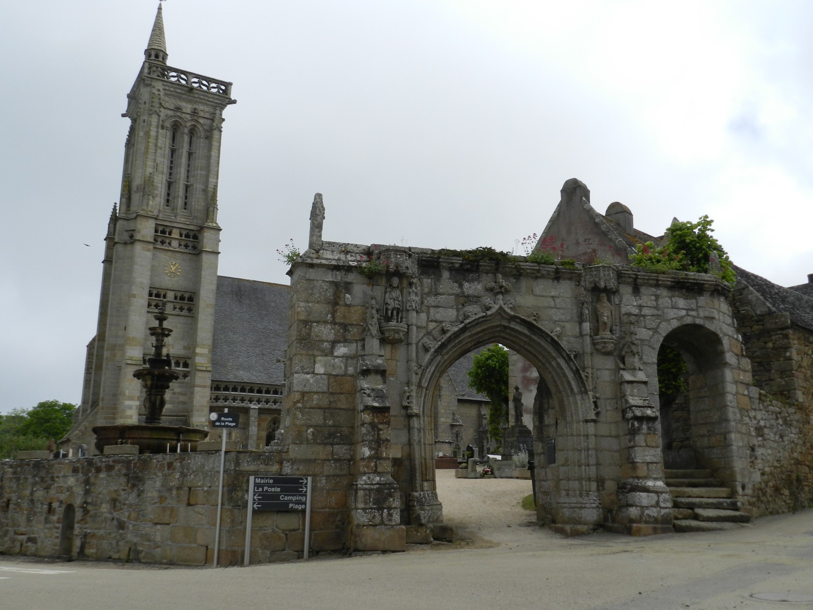 Photo Photo A SaintJeanduDoigt