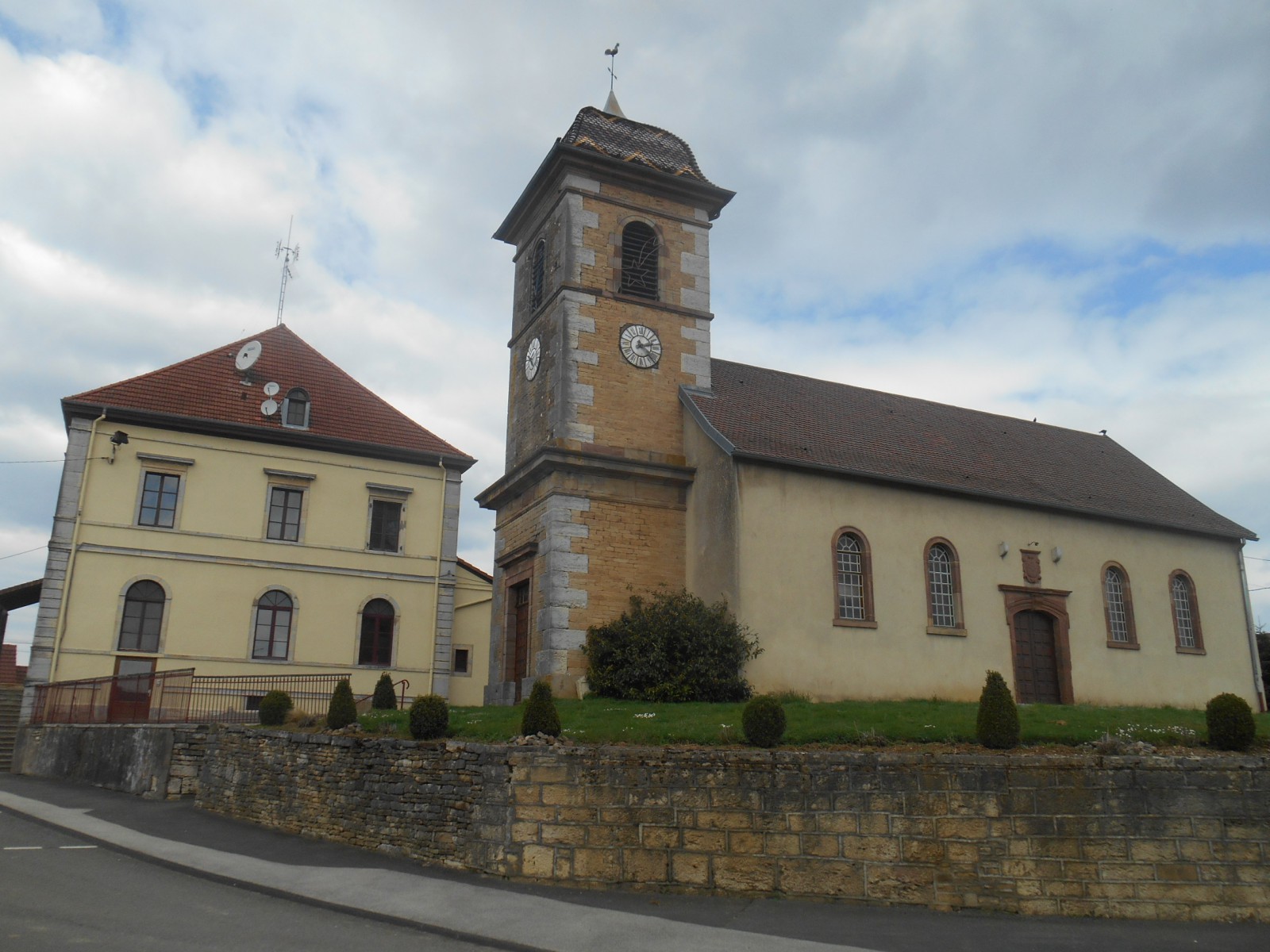 Photo Temple et mairie de SainteMarie