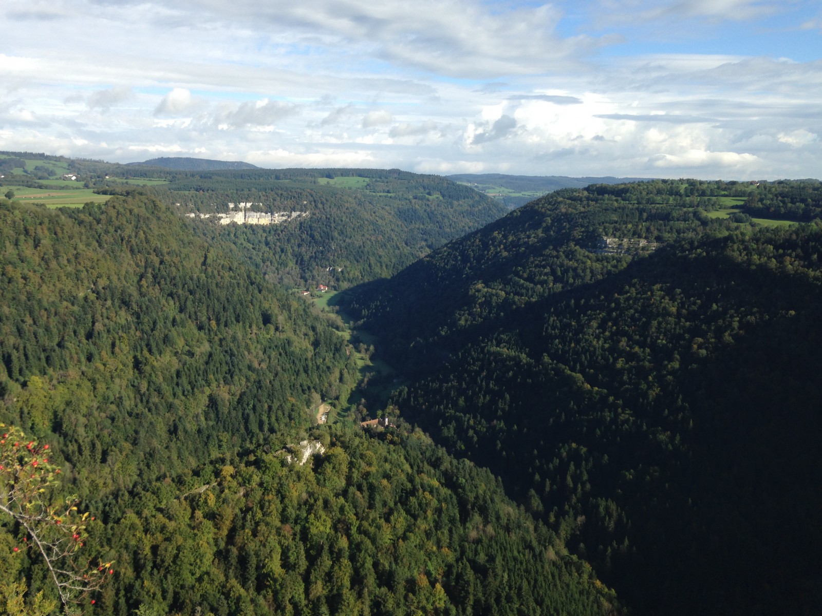 Photo vue depuis le belvedere de la roche du pretre