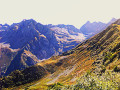 A droite vue sur le Grand Pic de Belledonne le Pic Central et la Croix de Belledonne