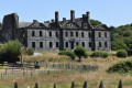 Abbaye de Bon Repos située au bord du canal de Nantes à Brest - Point de départ de la randonnée.