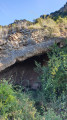 Abri sous roche aux ruines du Village des Horts
