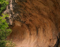 Abri sous roche creus&eacute; par la V&eacute;ronde
