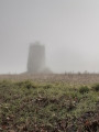 Ancien moulin dans la brume