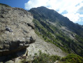 Arrivée d'une voie d'escalade dans les grandes dalles de grès prolongeant le Torrent du Champets (sic) en amont