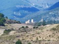 Au loin les châteaux de Lastours.