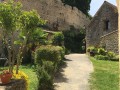 Au pied du château de Montfort Au pied du château de Montfort