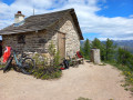 Au sommet, la cabane et la table d'orientation