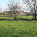 Autre vue de la Ferme de la Jouerie et de la prairie de la Pêcherée