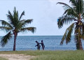 Baine de boue sur la plage de Babin