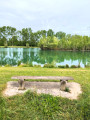 Banc autour du lac