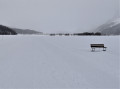 Banc-luge au milieu du lac