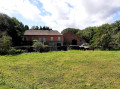 Beau bâtiment de ferme