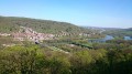 Beau point de vue sur Maron et la vallée de la Moselle depuis la dent de la roche