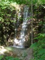 Belle cascade dans les gorges