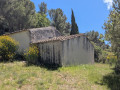 Bergerie derri&egrave;re la colline de mars