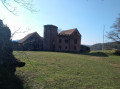 Der Felsen "Rocher du Petit Moulin" und das Schloss Lutzelbourg
