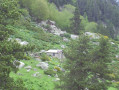 cabane refuge en montant au lac