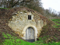 Caves en face de la ferme de Fontmorand