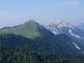 Charmant Som et Grand Som l’été de la crête du Mont Fromage