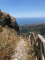 chemin d'acc&egrave;s au ch&acirc;teau